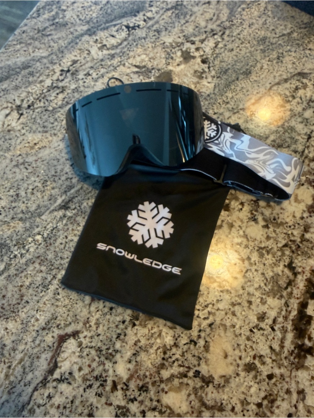 Snowledge Snow Goggles with Mirrored Lens - Black/White
